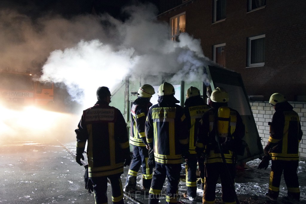 Feuer Papp Presscontainer Koeln Hoehenberg Bochumerstr P197.JPG - Miklos Laubert